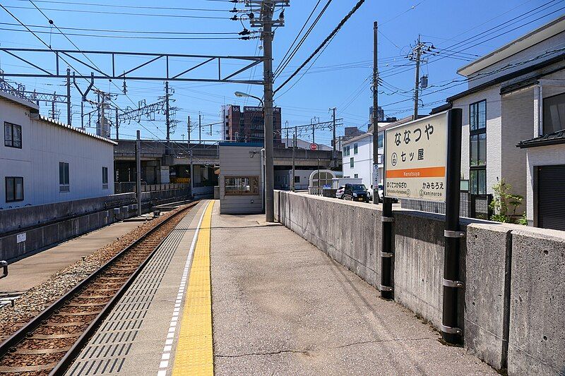 File:Nanatsuya-STA Platform.jpg