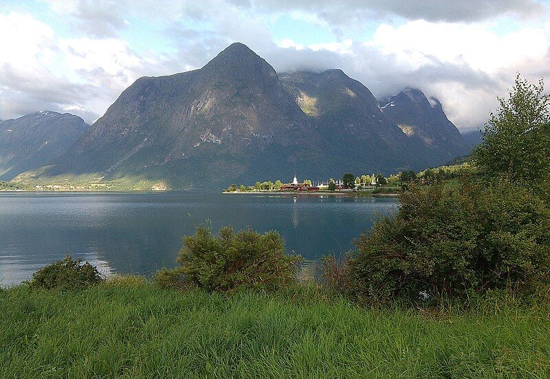 File:Oppstryn. Norway.jpg