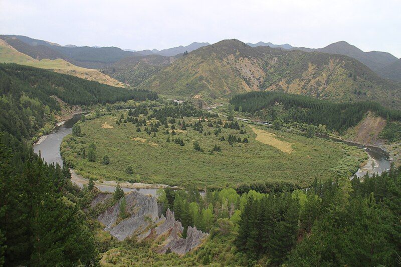 File:Oxbow Mohaka River.JPG