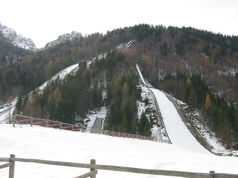 File:Planica-skakalnice1.JPG