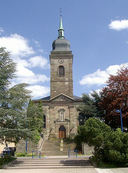 File:Puttelange-aux-Lacs, Eglise Saint-Pierre.jpg