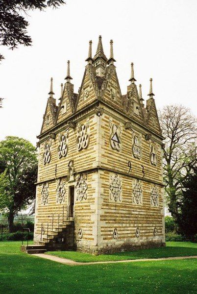 File:Rushton Triangular Lodge.jpg