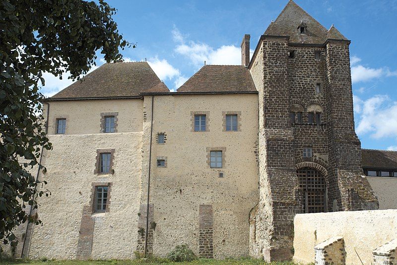 File:Senonches Château 711.jpg