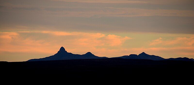 File:Spiegelberg Namibia.jpg