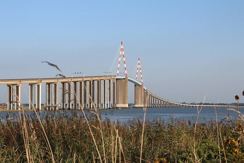 File:St-Nazaire-pont1.jpg