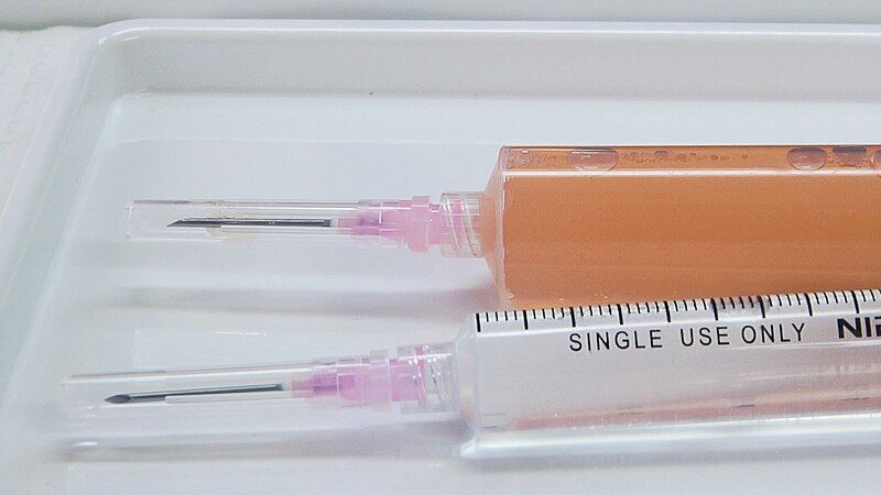 File:Stem-cell-syringe-ama-regenerative-medicine.jpg