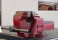 Bench vise