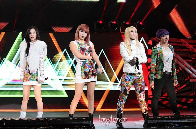 File:2ne1 2012 2.jpg