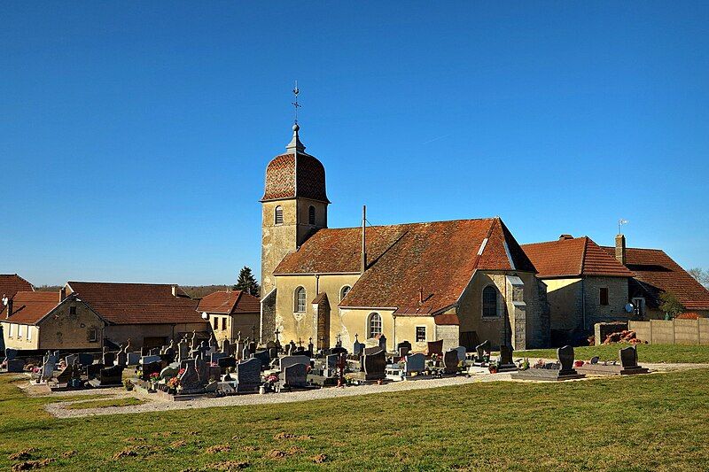 File:Bourguignon-lès-La-Charité, l'église.jpg