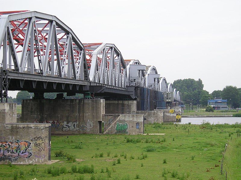 File:Bridge grave2.jpg