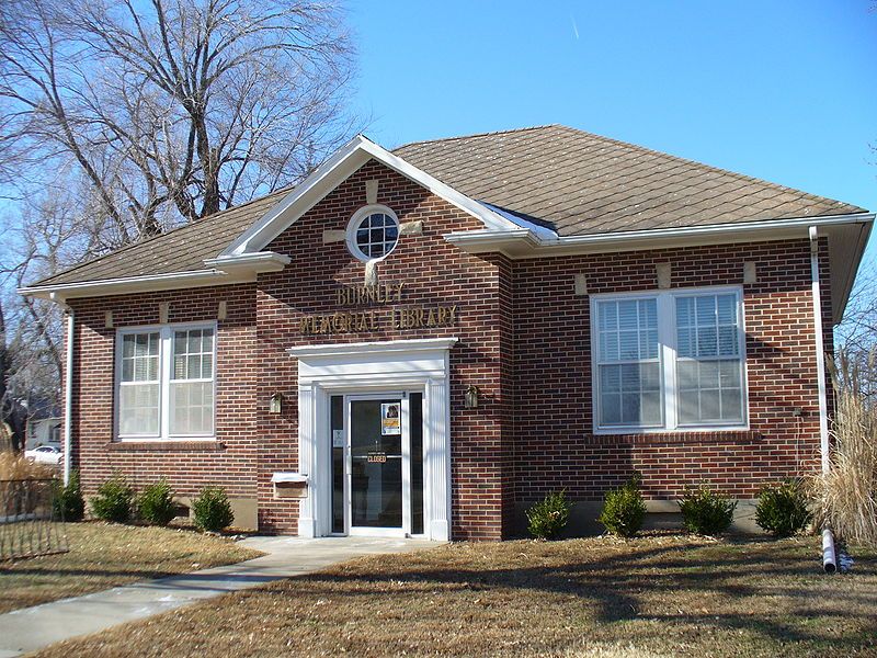 File:BurnleyMemorialLibrary.JPG