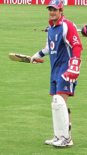 File:Chris Read bat.jpg