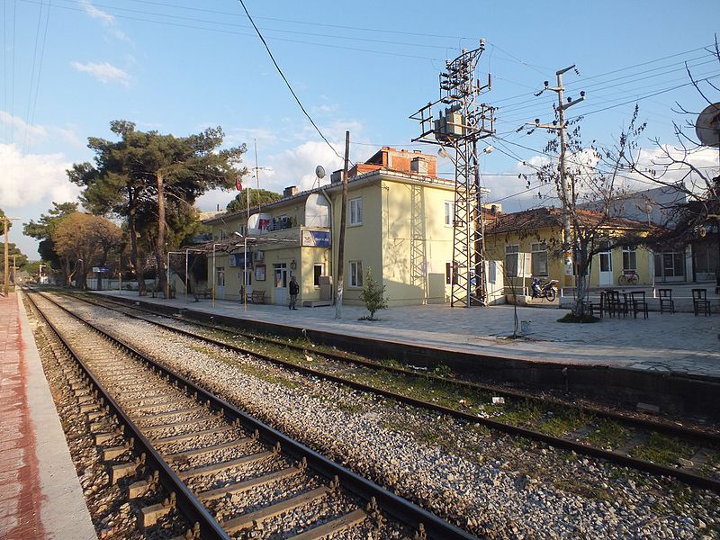 File:Emiralem railway station.jpg