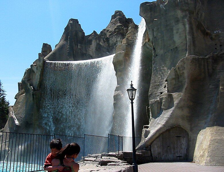 File:FallsatCanadasWonderland.jpg