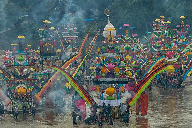 File:Festival Perahu Baganduang.jpg