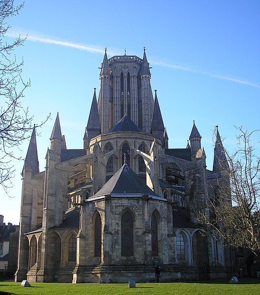 File:FranceNormandieCoutancesCathNotreDameChevet.jpg