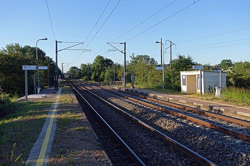 File:Gare de Garchizy.jpg