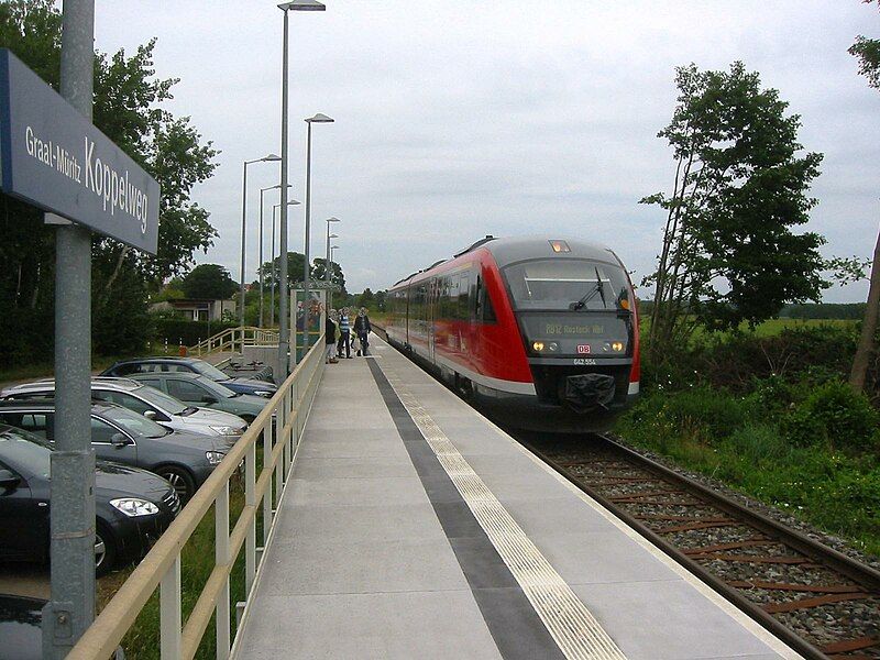 File:Graal-Müritz Koppelweg Haltepunkt.JPG