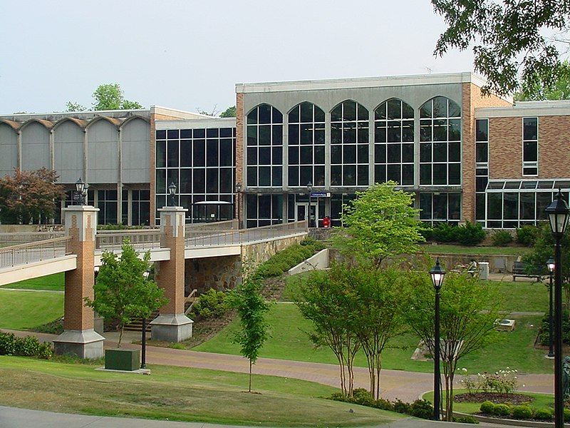 File:Guillot-center-walkway.JPG