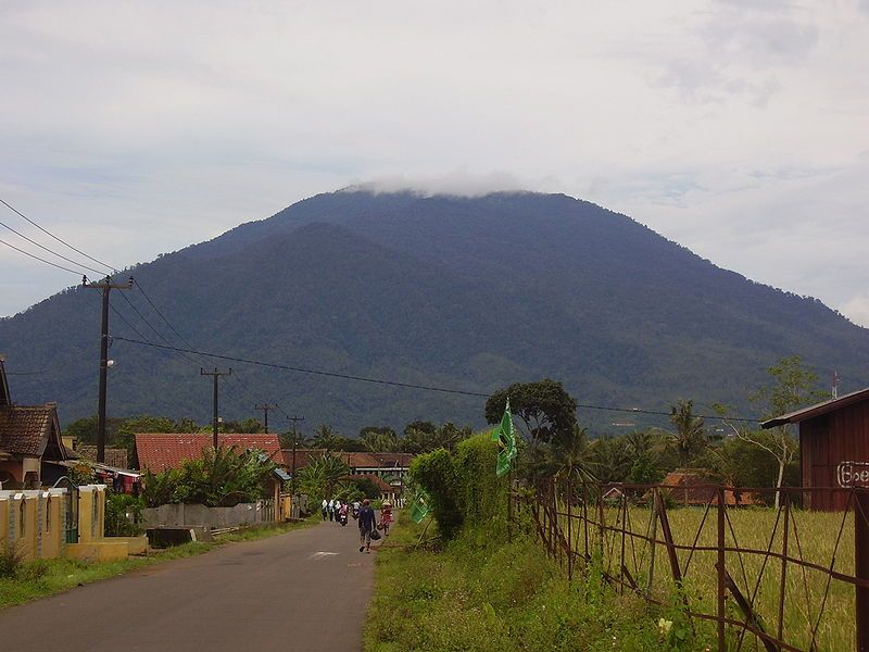 File:Gunungkarang.jpg