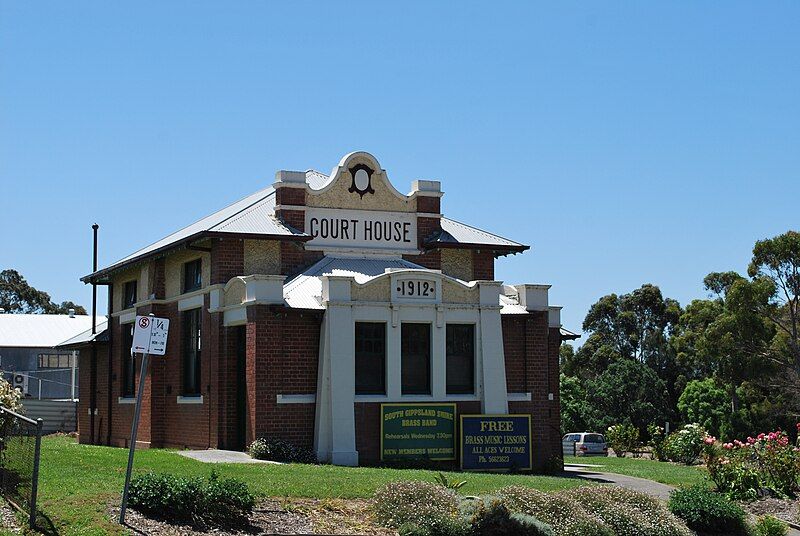 File:Leongatha Court House.JPG