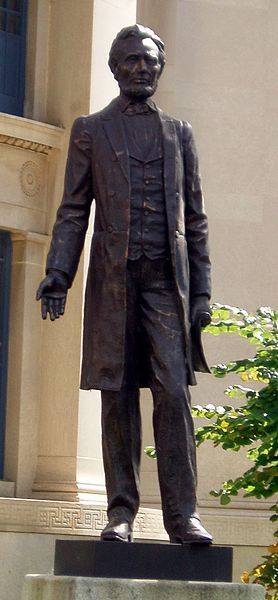 File:Lincoln Highway Statue.jpg