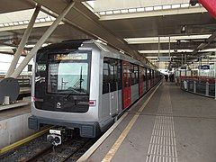 A M5 series EMU at Duivendrecht station