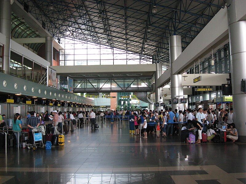 File:Noi Bai check-in.jpg