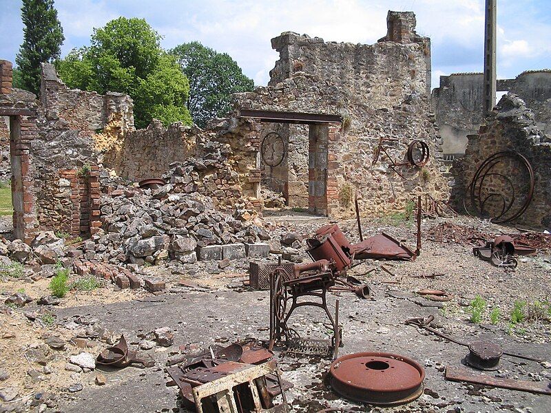 File:Oradour-sur-Glane-Hardware-1342.jpg