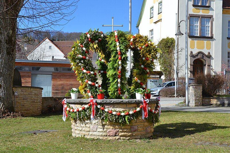 File:Osterbrunnen Obernheim, Zollernalbkreis.jpg