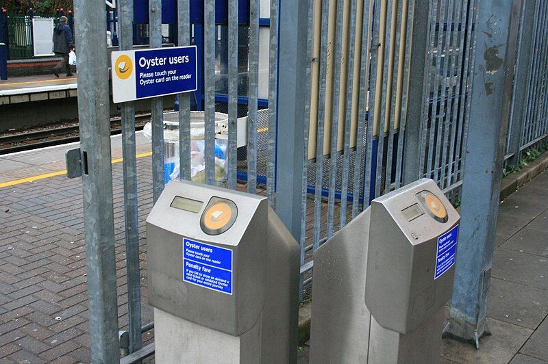 File:Oystercard readers.jpg