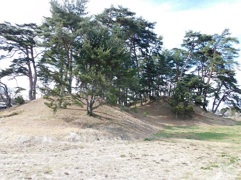 File:Shimosamuraizuka Kofun 2.jpg