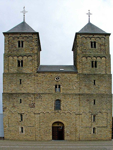 File:Sint Amelbergakerk Susteren.jpg