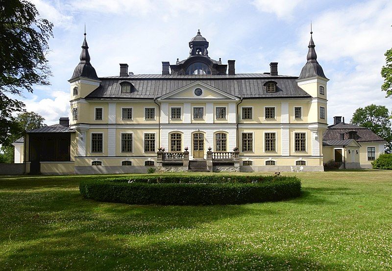 File:Sparreholms slott, 2017a.jpg