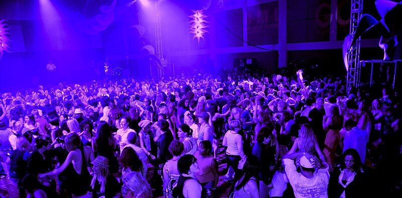 File:White Diamonds Party.jpg