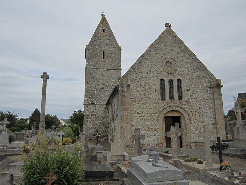 File:Église Saint-Pair d'Yquelon.JPG