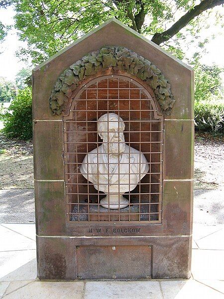 File:Albert Park-Bolckow bust-900.jpg