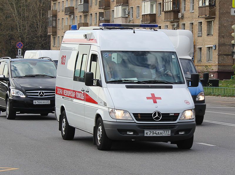 File:Ambulance in Moscow.jpg