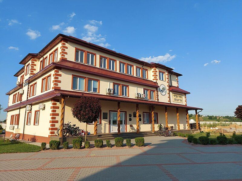 File:Anatevka village building.jpg