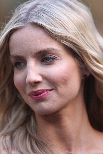 File:Annabelle Wallis (34027166033).jpg