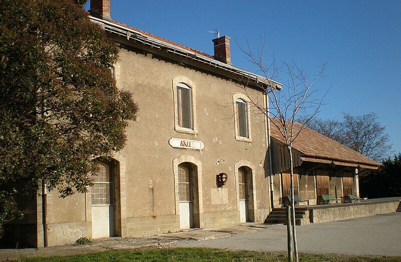 File:Azille la Gare.jpg