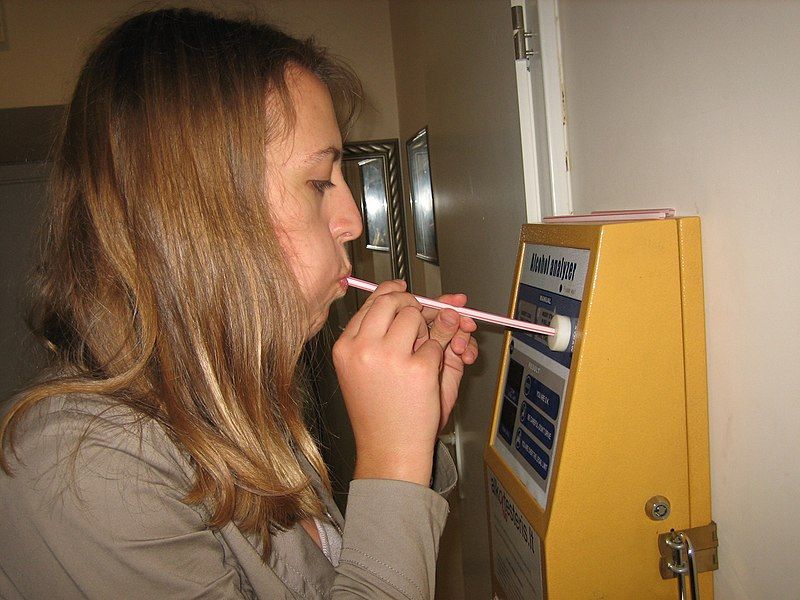 File:Breathalyzer.jpg