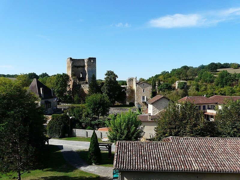 File:Cause-de-Clérans village.JPG