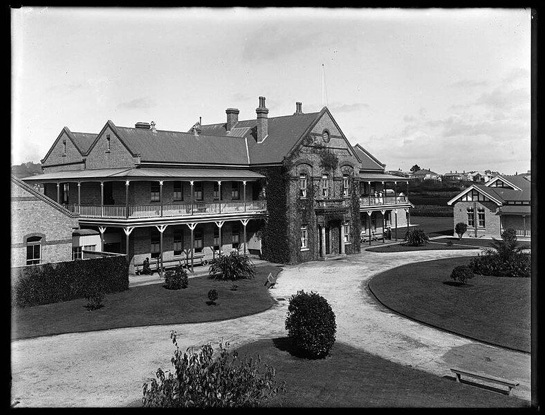 File:Costley Home, 1918.jpg