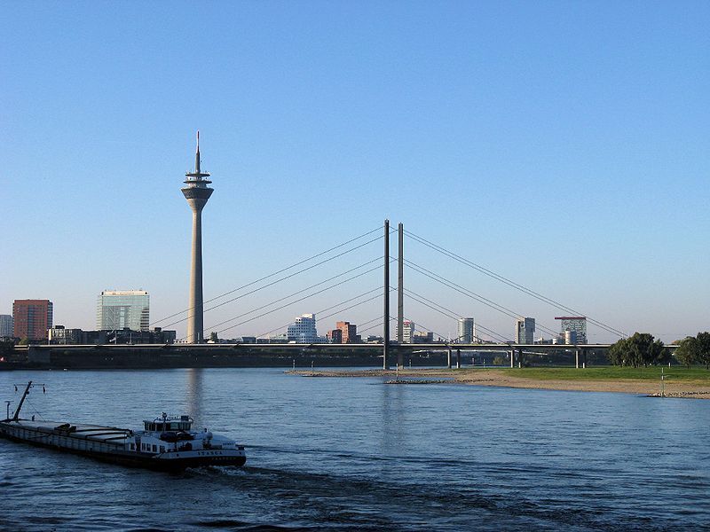 File:Düsseldorf Rheinkniebrücke.jpg