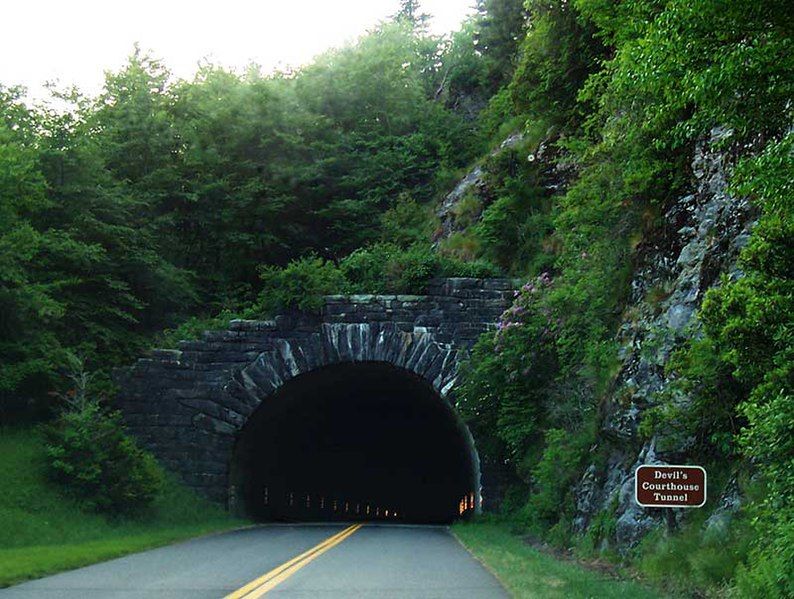 File:Devil's Courthouse Tunnel.jpg