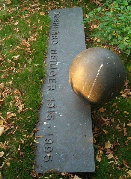 File:Grave-Bernhard Heiliger-Friedhof Dahlem.jpg