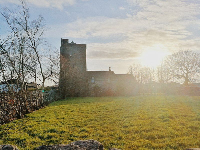 File:Killeen castle.jpg