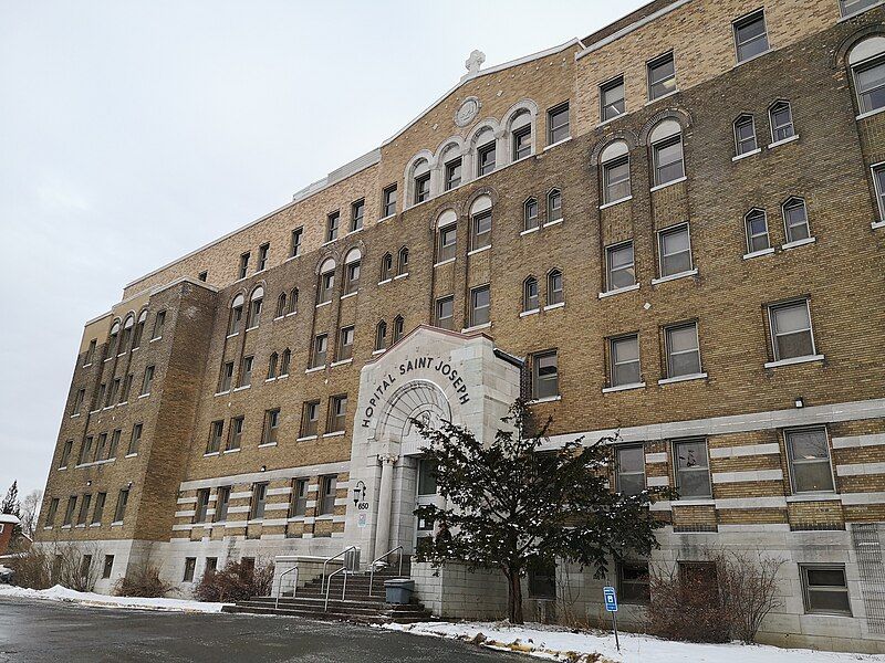 File:Lachine Hospital Close-up.jpg