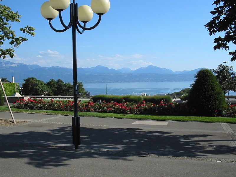 File:Lausanne Esplanade Montbenon.jpg